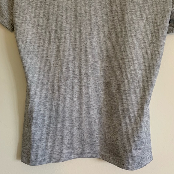 Monreal London Gray Ribbed Performance Sport Top, Medium - Picture 8 of 13